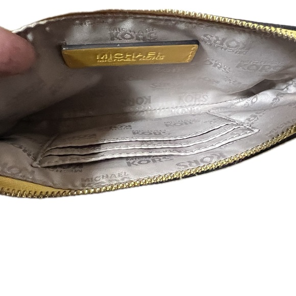 Michael Kors Fulton Yellow Citrus Patent Leather Wristlet 7 x 4 - Picture 4 of 4